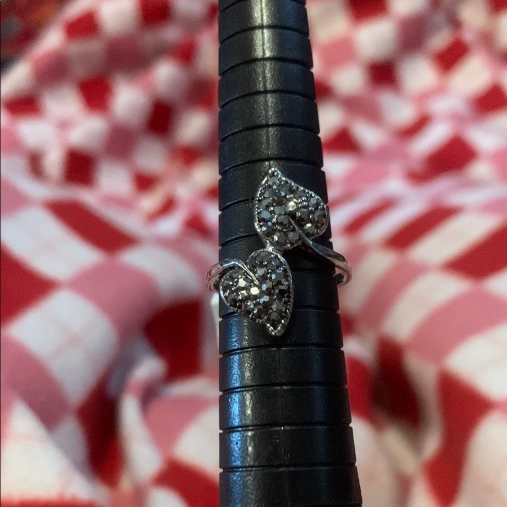 NWT Elegant Silver leaf 🍃Ring